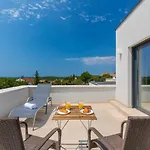 Anni Villa