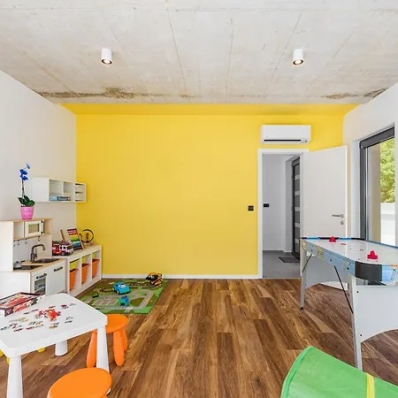 Anni Вилла Пореч